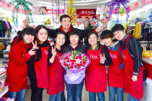 90后店员.jpg